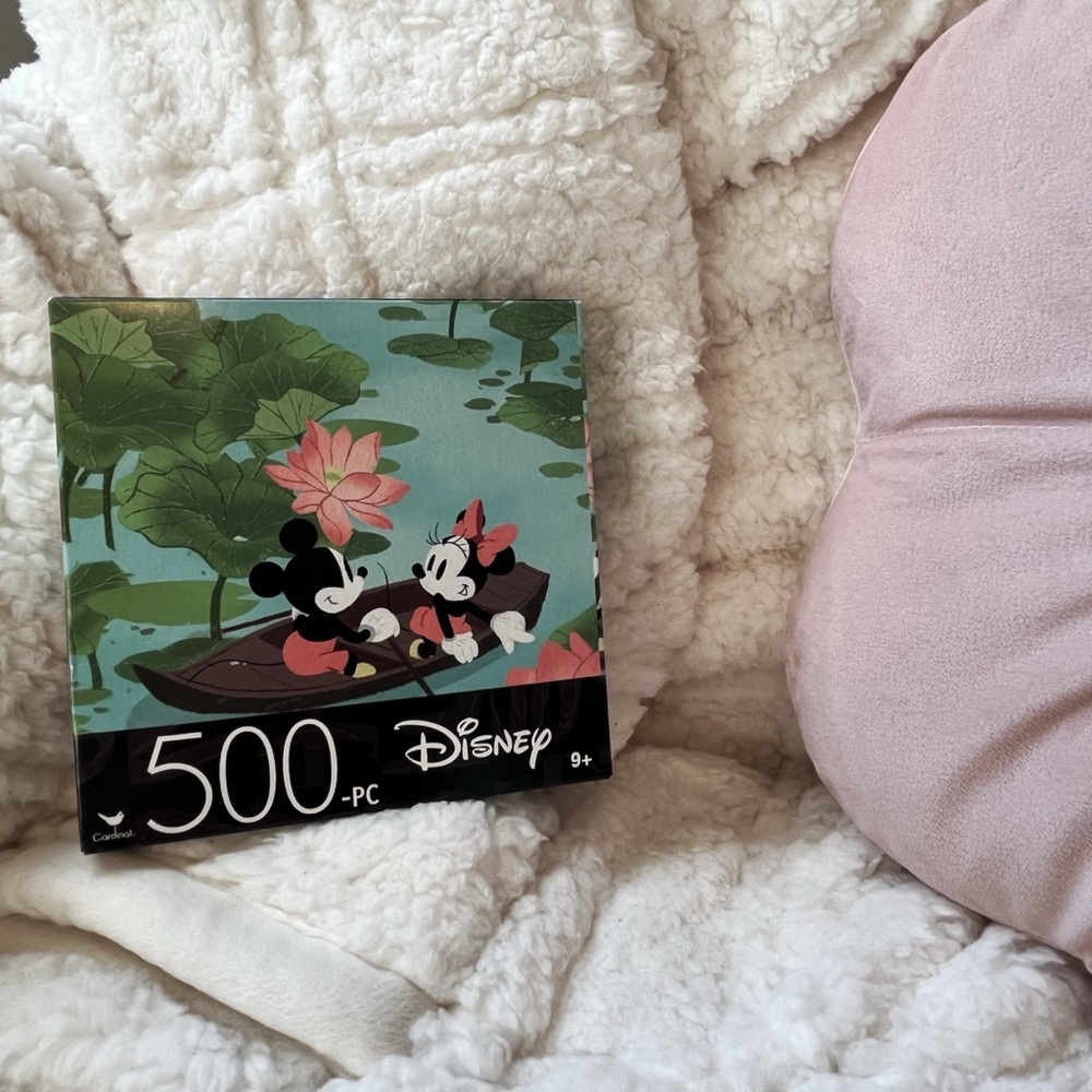 500 Piece Disney Mickey and Minnie Puzzle.